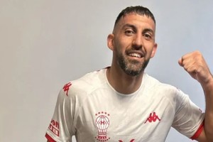 El delantero se hizo la revisión médica y firmaría esta tarde el contrato con su nuevo club.