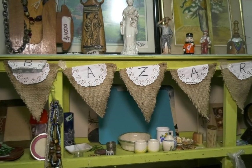 Manos Abiertas también cuenta con un bazar solidario para recaudar fondos.