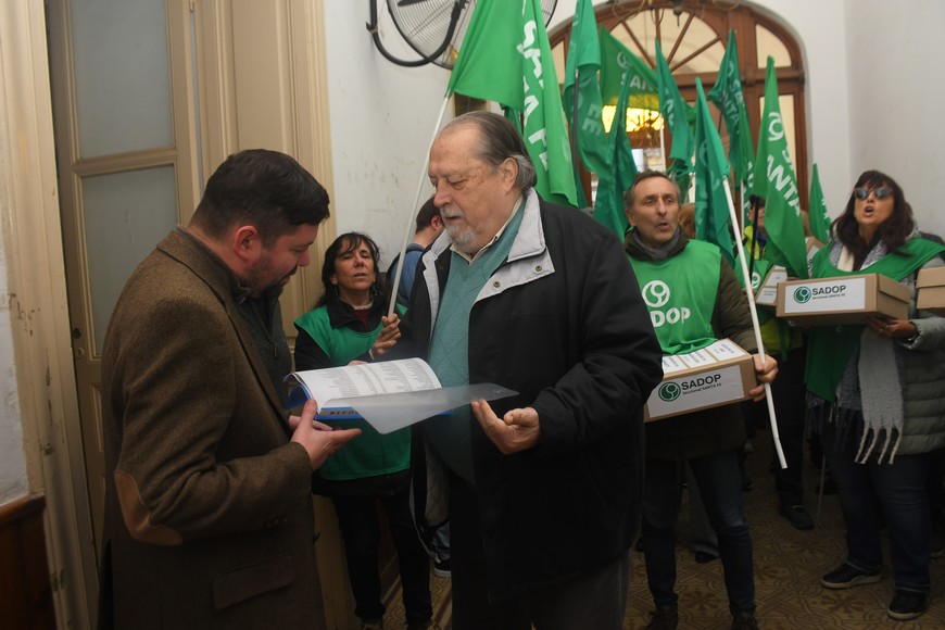 Los sindicalistas fueron recibidos por funcionarios de la Dirección Regional de Santa Fe del Ministerio de Trabajo y Seguridad Social. Crédito: Flavio Raina