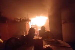 El accidente habría ocurrido por un fallo en la estufa eléctrica que estaba calentando una de las habitaciones.