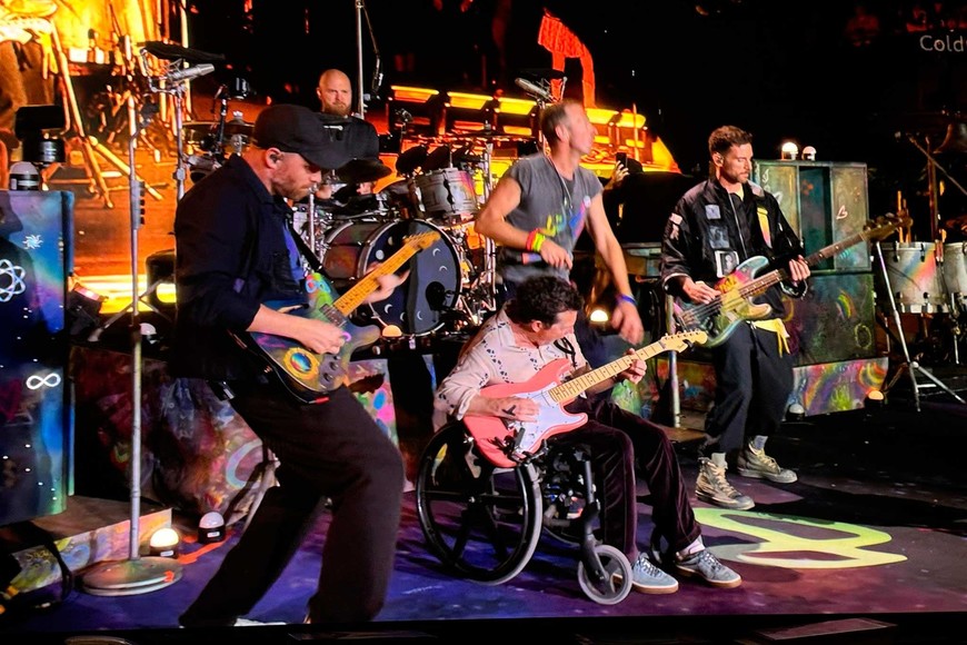 Pese a su problema de salud, Fox dijo presente.