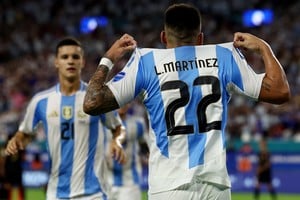Lautaro Martínez marcó un doblete para Argentina ante Perú. Crédito: Reuters