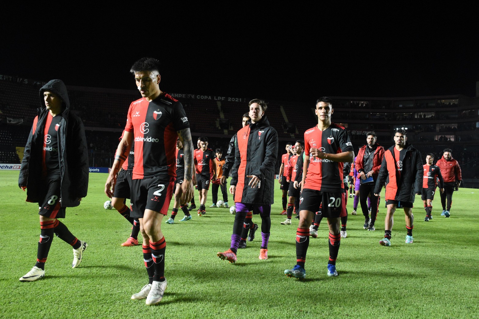 La salida final. El hincha reprobó que no se le pudo ganar a Atlanta y dejar por primera vez la punta del campeonato. 