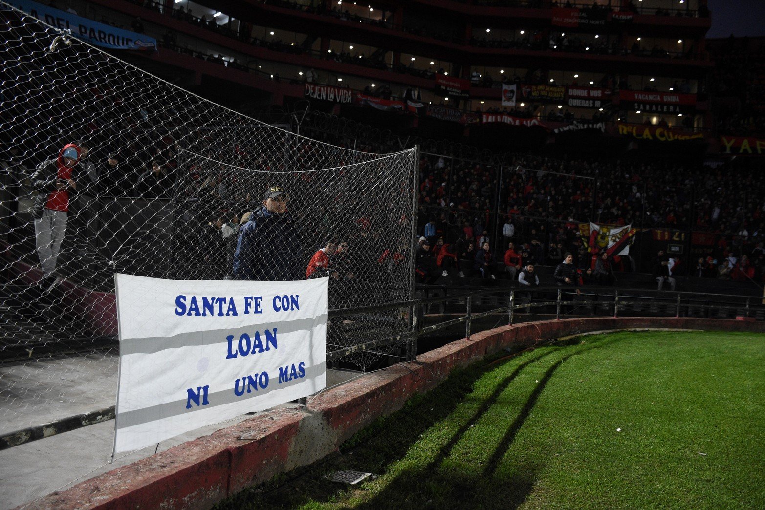 El caso niño Loan, desaparecido en Corrientes, se filtró en el fútbol también. 