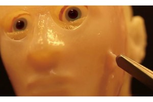 Esta innovación podría transformar la interacción humano-robot y permitir que los primeros exhiban expresiones faciales mucho más realistas, como sonreír. Crédito: Takeuchi et al.