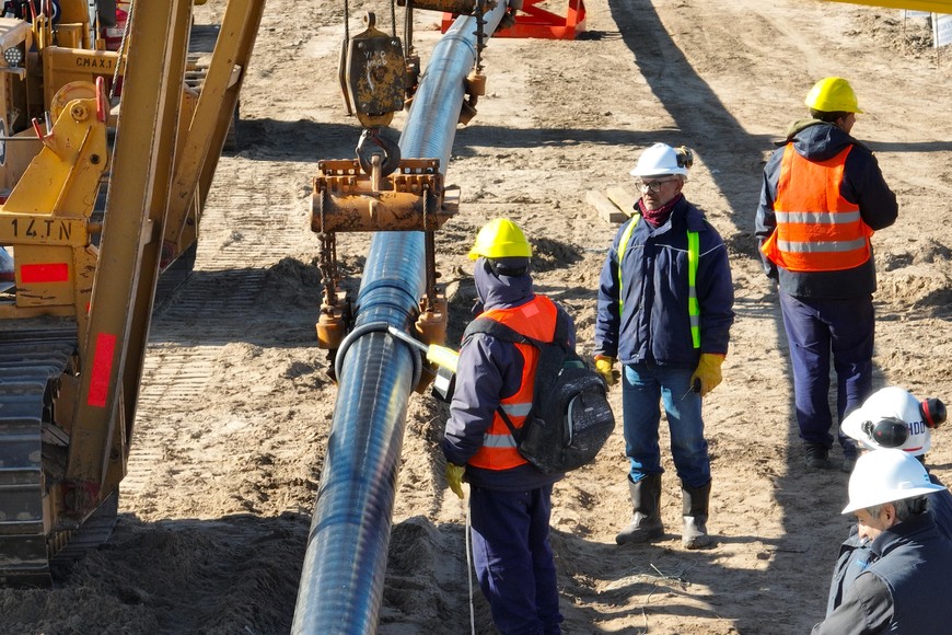 Gasoducto. El caño que conecta con la red nacional del GNEA, a través de la cual llegará el gas natural a miles de hogares del Gran Santa Fe.

Fernando Nicola.
