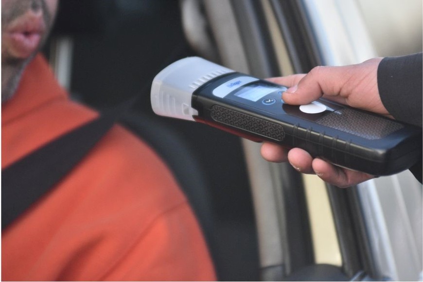 En Santa Fe, ya se están aplicando los alómetros, dispositivo que agiliza el procedimiento del testeo de alcoholemia.  Créditos: Mauricio Garín