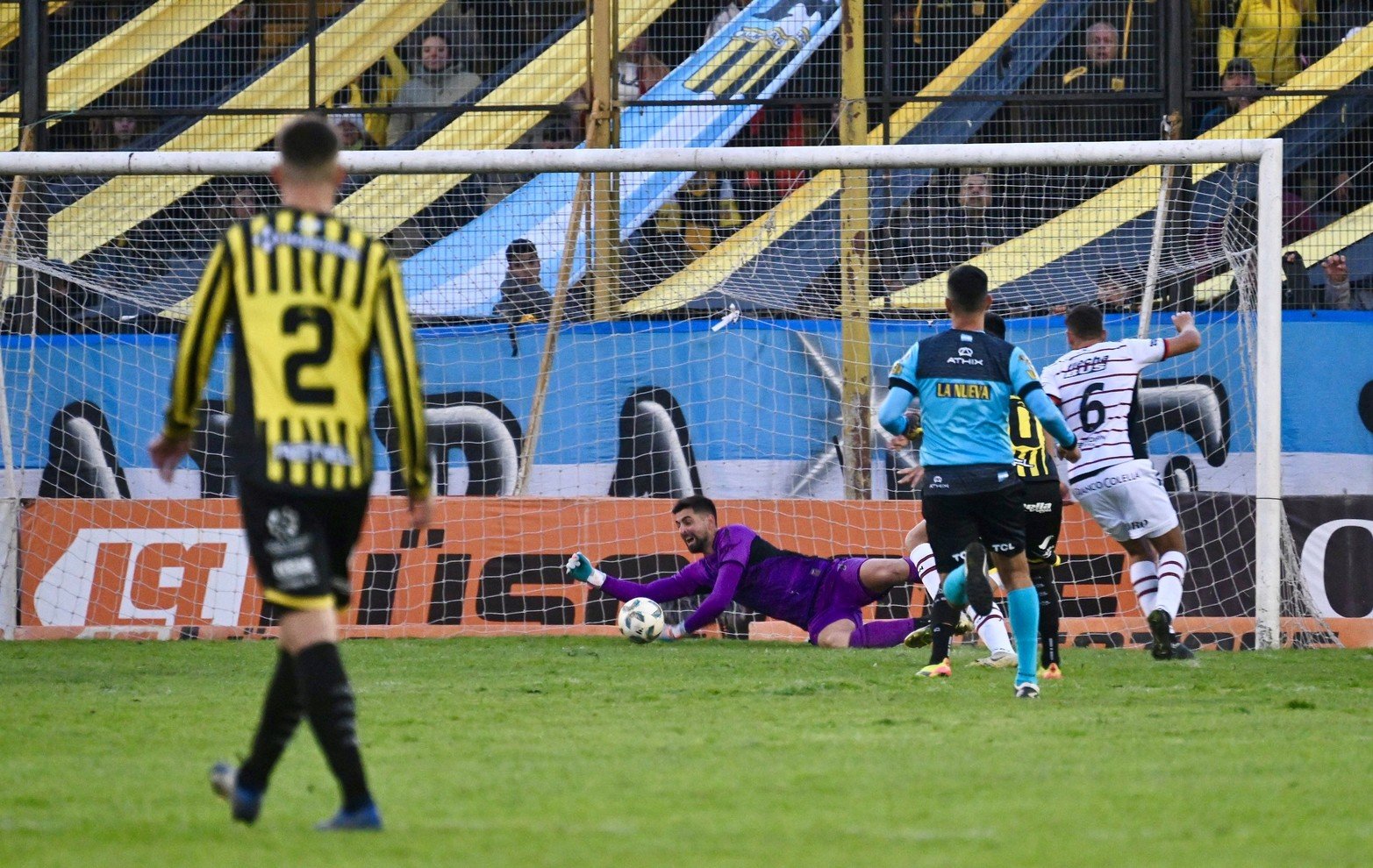 Almirante Brown y Colón, empate: 0 a 0