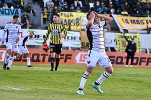 El Sabalero no pudo volver a la senda de la victoria frente a La Fragata. Fue 0 a 0 en Isidro Casanova. Crédito: Juan Foglia.