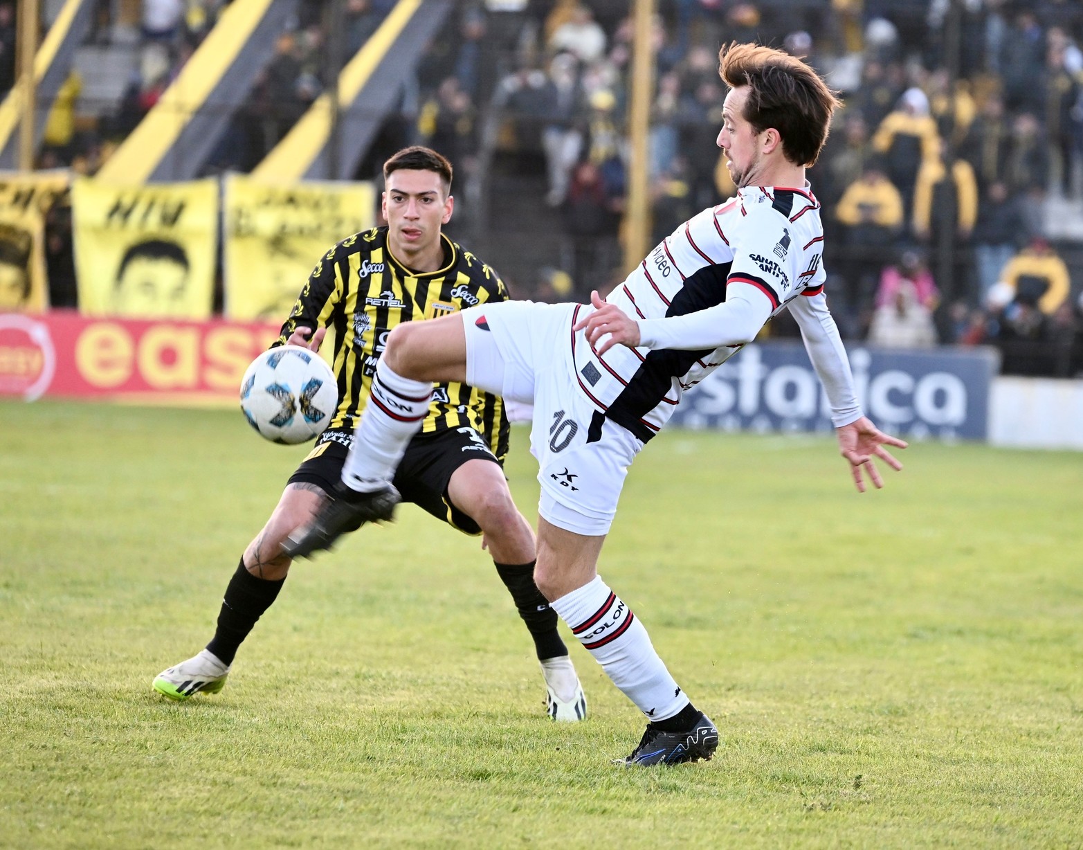 Almirante Brown y Colón, empate: 0 a 0
