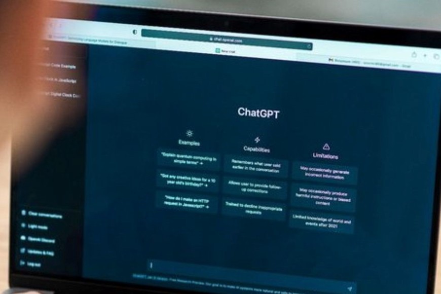 Se busco medir la flexibilidad de seis chatbots de inteligencia artificial generativa.