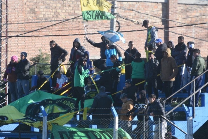 "La Banda de Los Canarios" estará alentando a su equipo en el partido contra Atenas.
