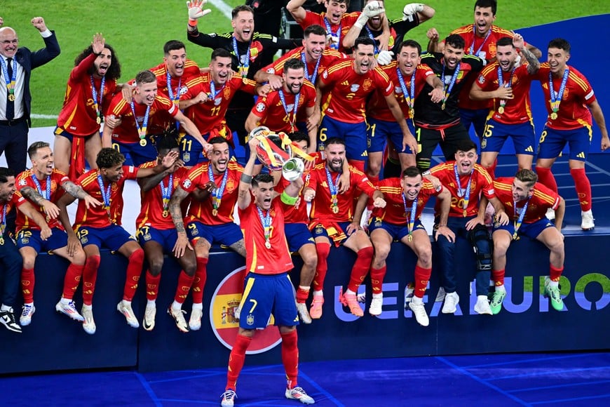 Soccer Football - Euro 2024 - Final - Spain v England - Berlin Olympiastadion, Berlin, Germany - July 14, 2024
Spain's Alvaro Morata celebrates with the trophy and teammates after winning Euro 2024 REUTERS/Angelika Warmuth