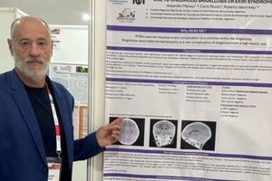 El doctor Mansur tiene una amplia experiencia como instructor de cursos de trauma y reanimación cardiopulmonar en Argentina.