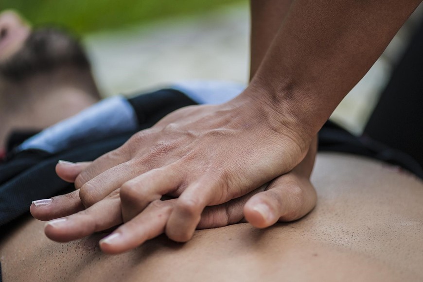 Saber reanimación cardiopulmonar puede salvar vidas. Con esta red apuntan a capacitar en RCP a la mayor cantidad posible de ciudadanos.
