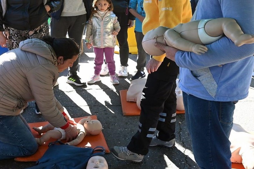 En lo que va del año desde el Centro de Emergencias Municipal se capacitaron a 2.095 personas en RCP y primeros auxilios. Foto: Gentileza MCSF
