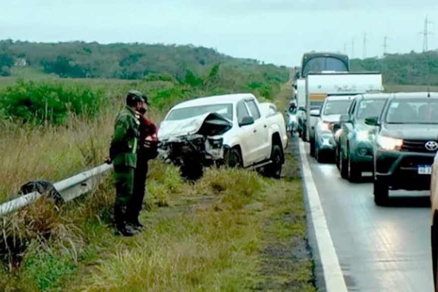Las personas que viajaban en la camioneta resultaron lesionadas