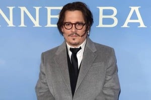 Johnny Depp parece haber dejando atrás  el conflicto con su ex mujer y ha apostado nuevamente al amor.