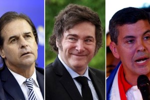 Luis Lacalle Pou, Javier Milei y Santiago Peña coinciden este jueves en Buenos Aires.
