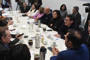 La imagen corresponde al encuentro paritario del mes de mayo. Foto: Luis Cetraro