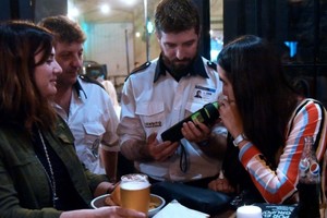 La propuesta del Gobierno Provincial que tiene como objetivo involucrar a los jóvenes a través del arte en el tema seguridad vial y su vínculo con la nocturnidad, el alcohol y la conducción.
Foto: Gentileza