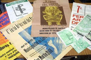 Los folletos de la Feria del Paraná a lo largo de los años. Foto: Archivo El Litoral