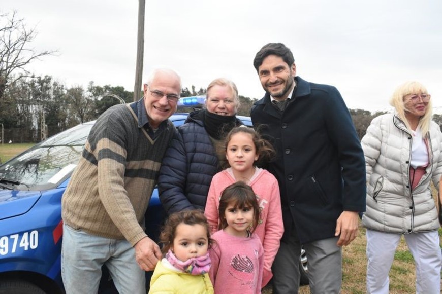 Vecinos de Elortondo aguardaron por la presencia de Pullaro.