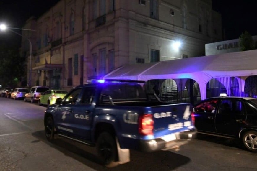 Tras el ataque, una ambulancia llevó al joven al Hospital José María Cullen.