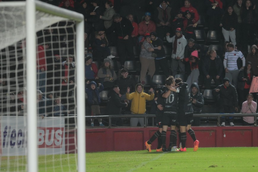El momento del gol de Rossi que abrió el marcador. Crédito: Mauricio Garín