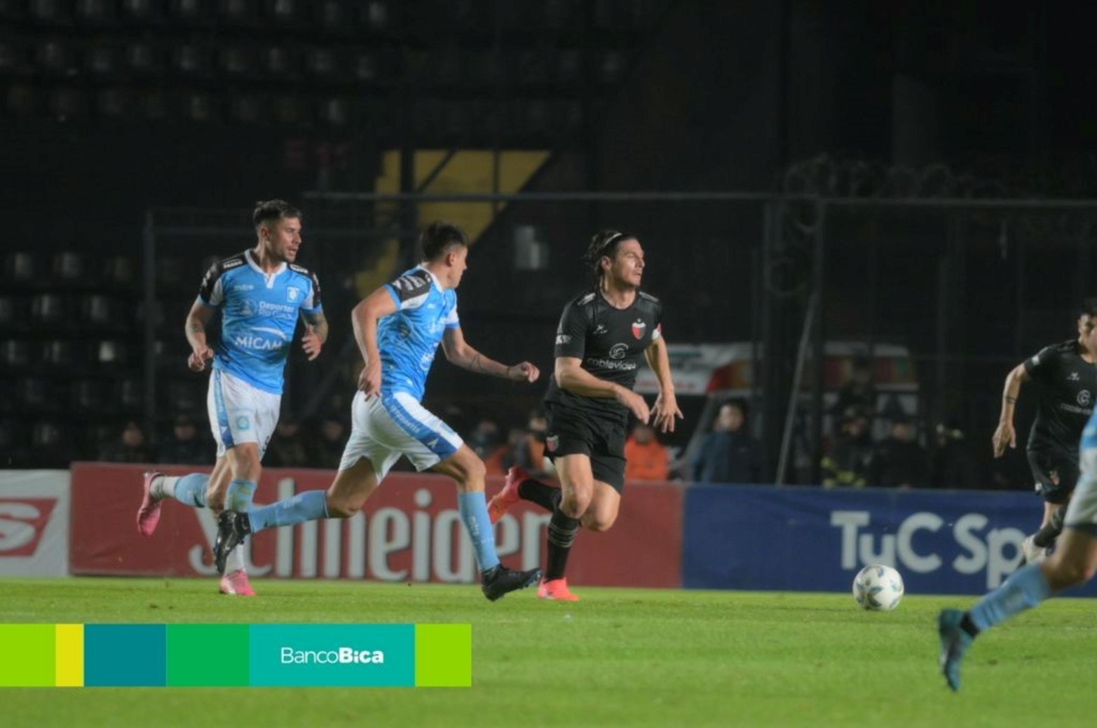 Prediger maneja los hilos de Colón.