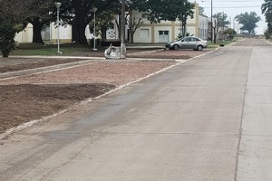 “Recientemente hemos culminado las nuevas dársenas de estacionamiento sobre la principal plaza de la localidad, con una inversión que superó los 4 millones de pesos. Esta obra es muy importante porque nos permite ordenar el estacionamiento de vehículos alrededor de la plaza”, señaló Mathey.
Foto: Gentileza
