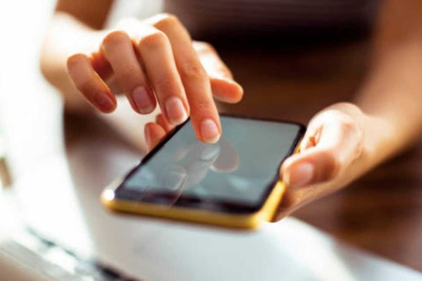 Las personas son engañadas a través de redes sociales o vía WhatsApp.