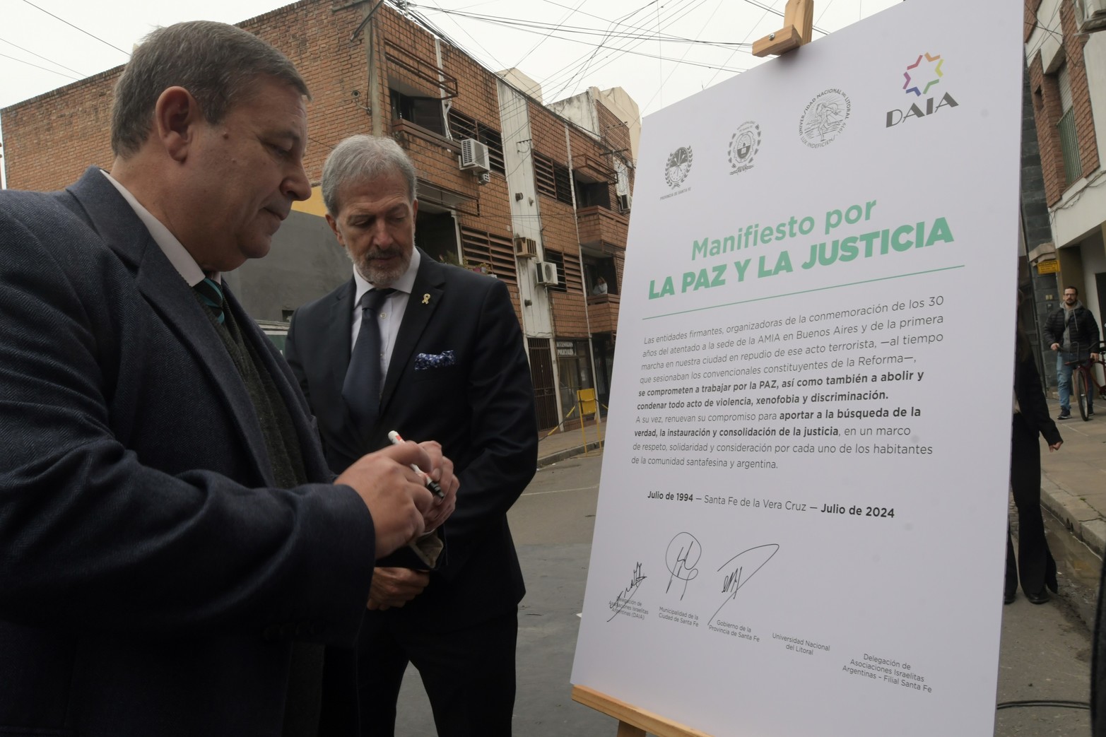 Las fotos que dejó el aniversario 30 de atentado a la AMIA en Santa Fe capital.