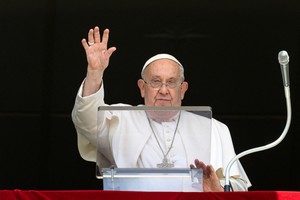 Pope Francis leads Angelus prayer from his window at the Vatican, July 21, 2024. Vatican Media/Simone Risoluti/Handout via REUTERS ATTENTION EDITORS - THIS IMAGE WAS PROVIDED BY A THIRD PARTY. BEST QUALITY AVAILABLE.