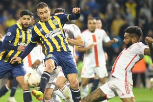 Después del 1 a 0 que Central logró en el “Gigante” de Arroyito la semana pasada, en el partido de  ida de esta llave, una victoria o una igualdad este martes en Porto Alegre le permitirán al conjunto rosarino avanzar a octavos de final de la Sudamericana.