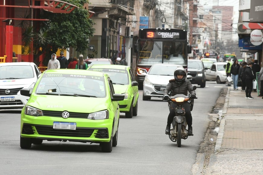 “Muchos taxistas y remiseros están trabajando con alguna de estas aplicaciones de viajes, no porque quieran, sino porque no les queda otra”, dijo Ariel Haedo, remisero. La foto es sólo ilustrativa.