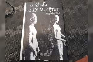 Portada de "La balada de los muertos", poemas de Sergio Bufano. El autor, que conoce como nadie las desgracias que nos asolaron en los años sesenta y setenta, en su obra recurre a la poesía para revelar aquello que la política, la historia o la sociología no pueden hacer o no les interesa hacer.