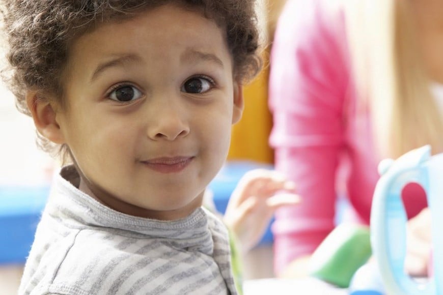 La madre de uno de los alumnos pidió tener una reunión con la directora del nivel inicial para conversar sobre una situación relacionada con un supuesto “cinto de bebé”.