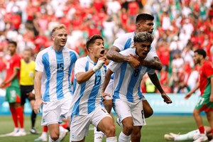 Paris 2024 Olympics - Football - Men's Group B - Argentina vs Morocco - Geoffroy-Guichard Stadium, Saint-Etienne, France - July 24, 2024.
Cristian Medina of Argentina celebrates scoring their second goal with teammates. REUTERS/Thaier Al-Sudani
