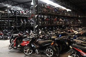 Las motos acumuladas en el corralón que van a compactación.

MCSF.