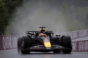 Después de un primer día mayoritariamente seco en Spa-Francorchamps, las lluvias durante la noche y la mañana dejaron la superficie de la pista empapada cuando comenzó la FP3 

CREDITO: REUTERS/Leonhard Foeger