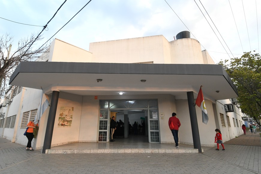 La escuela creció en infraestructura y propuestas, siempre apoyada por las cooperadoras y comisiones de padres. Crédito: Manuel Fabatía