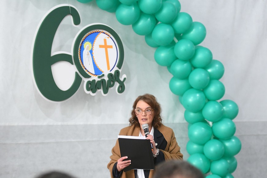 "Nos enorgullece estar hoy cumpliendo 60 años, acompañando esa mirada visionaria del fundador, que siempre transmitió la confianza de que se podía", dijo la directora Verónica Campo. Crédito: Manuel Fabatía