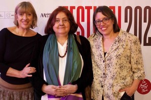 ¿Es posible un cambio social revolucionario a través de la distribución del afecto?, es una de las preguntas con las que se abre la mirada a lo fantástico hecho realidad. Foto: Gentileza producción