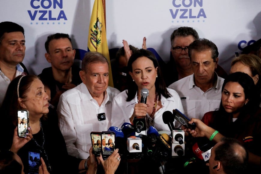 Venezuelan opposition leader Maria Corina Machado addresses the media next to opposition presidential candidate Edmundo Gonzalez after the electoral authority announced that Venezuelan President Nicolas Maduro has won a third term, during the presidential election, in Caracas, Venezuela July 29, 2024. REUTERS/Leonardo Fernandez Viloria REFILE - QUALITY REPEAT