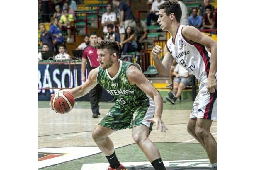 Jonatan Basualdo en su paso por Atenas de Córdoba