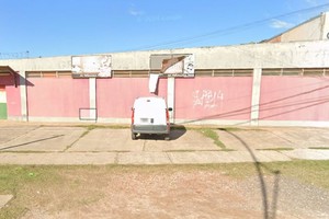 Los investigadores rastrean las imagenes de las cámaras del lugar para dar con los agresores.