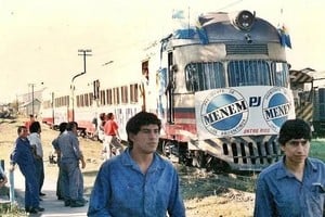 En los años 90, durante el gobierno de Carlos Menem, se llevó a cabo la privatización de los ferrocarriles argentinos. La medida generó gran impacto en el sistema de transporte, tanto en términos económicos como en la calidad del servicio ofrecido a los usuarios .Archivo El Litoral 