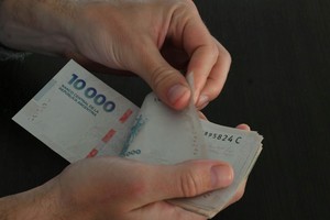 El Gobierno dispuso un nuevo aumento en las asignaciones familiares, jubilaciones y pensiones a partir de agosto. Créditos: Manuel Fabatia