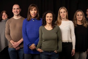 Hay equipo: Antonella Pennisi, Mariana Mathier, Fernando Belletti, Marcela Cataldo, Pamela Bertona, Milagros Berli, Alejandrina Doyharzábal y Omar Jacquier. Foto: Gentileza Leonardo Gregoret